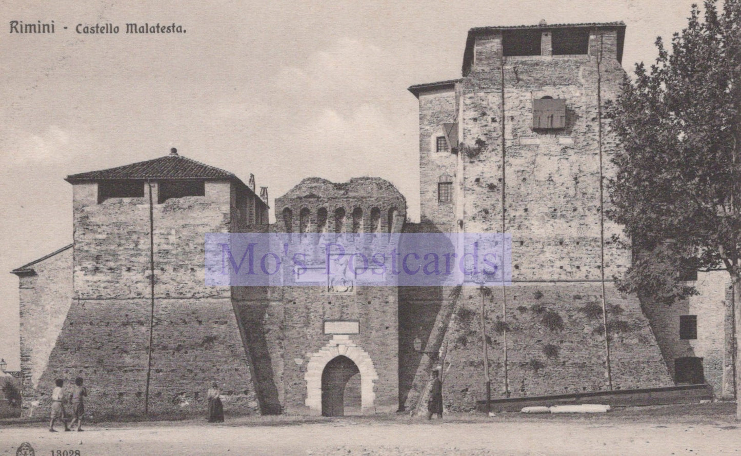 Vintage postcard of a castle with a tower labeled 'Castello Malatesta' in Rimini.