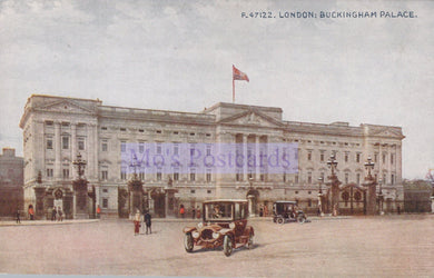 Vintage postcard of Buckingham Palace with cars and people in front, featuring a flag on top.