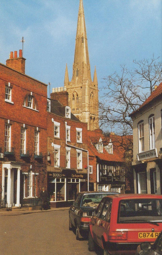 Lincolnshire Postcard - Vine Street, Grantham  VT539