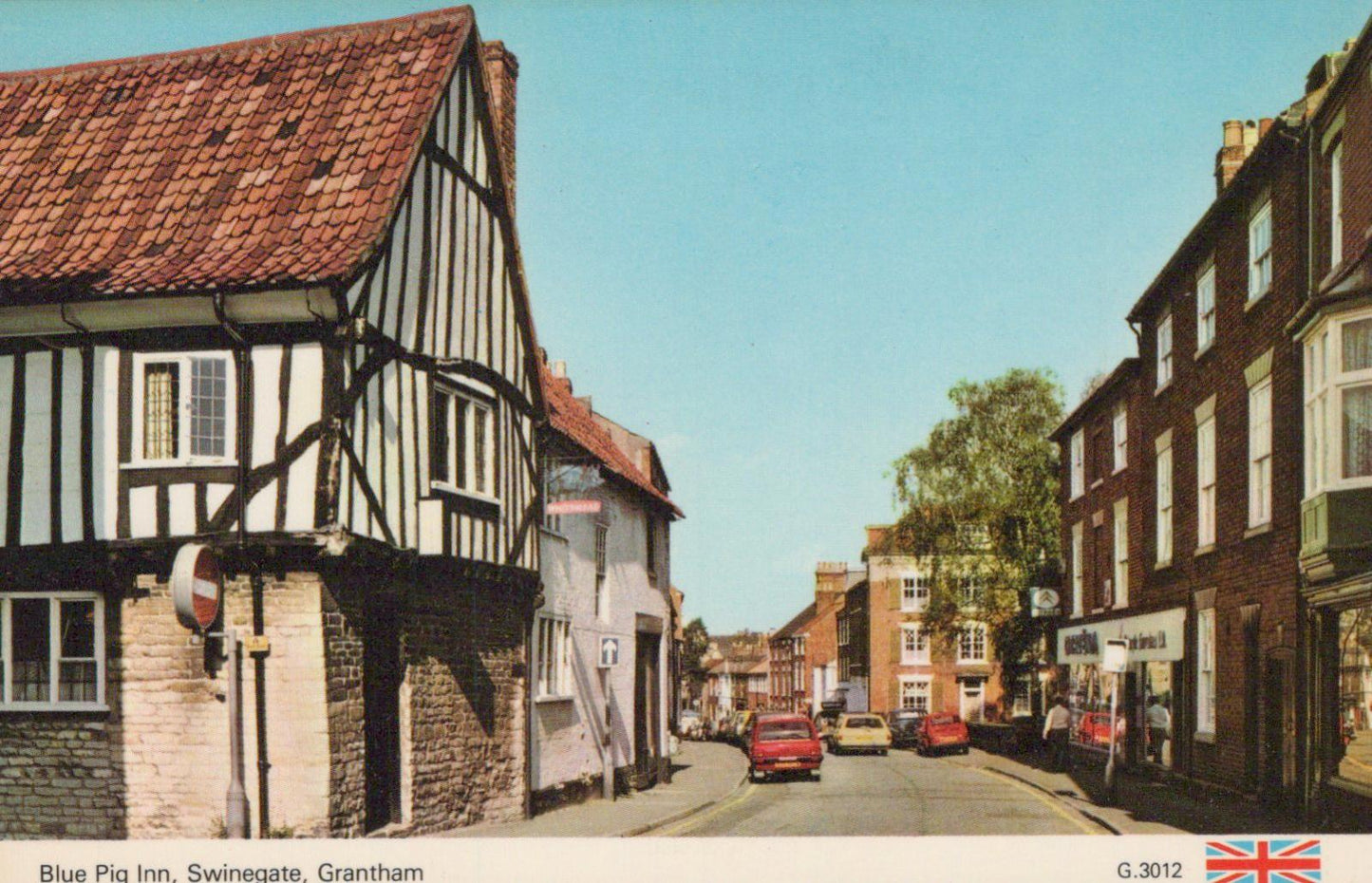 Lincolnshire Postcard - Blue Pig Inn, Swinegate, Grantham  VT540