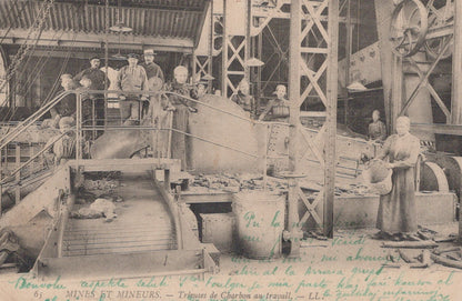 France Postcard - Mines Et Mineurs, Trieuses De Charbon Au Travail  SW20805