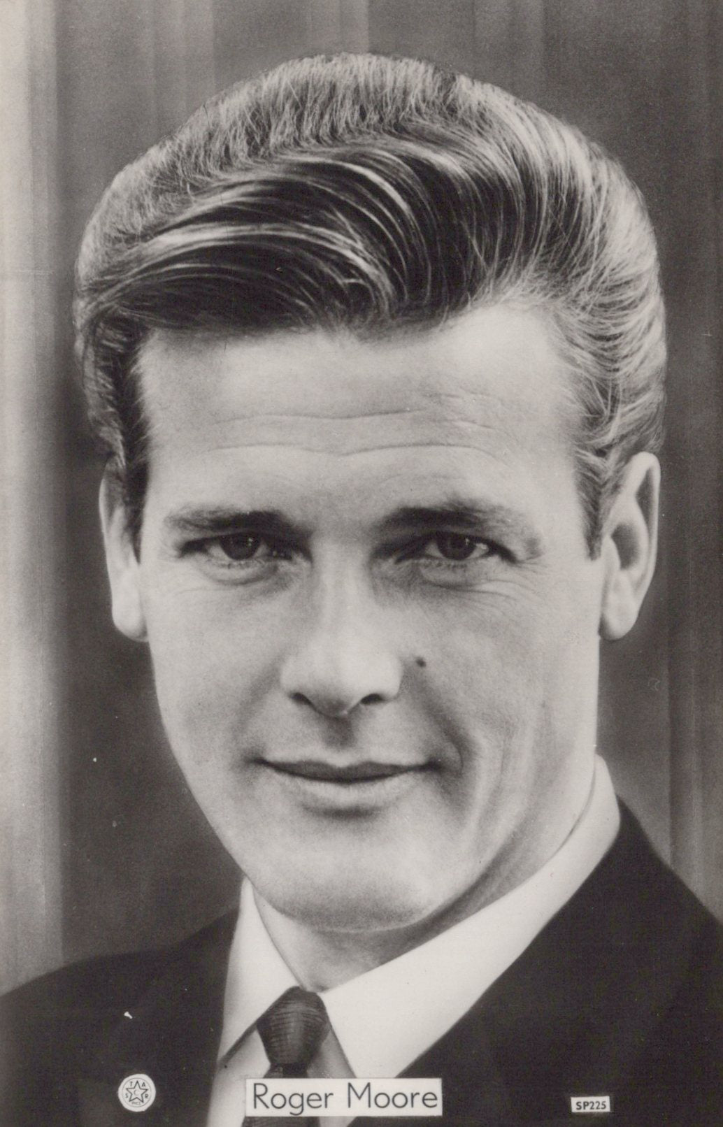 Film Star Postcard / Photo - Sir Roger Moore, British Film & TV Actor   VT288