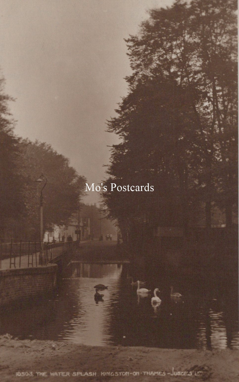 London Postcard - The Water Splash, Kingston-on-Thames SW19129