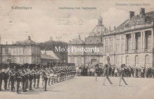 Load image into Gallery viewer, Denmark Postcard - Copenhagen, Amalienborg Med Vagtparaden SW19134
