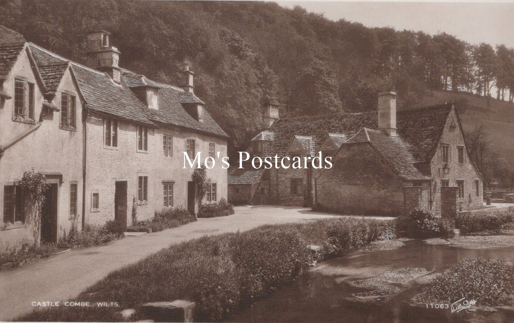 Wiltshire Postcard - Castle Combe Village  SW19151
