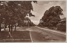 Load image into Gallery viewer, Oxfordshire Postcard - The Fair Mile, Henley-on-Thames SW19160
