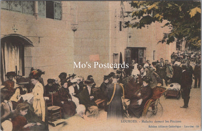 France Postcard - Lourdes, Malades Devant Les Piscines SW17828