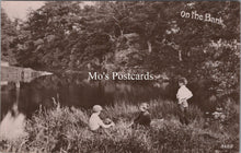Load image into Gallery viewer, Nature Postcard - Three Children on The Banks of The River  SW18299
