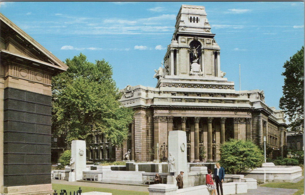 London Postcard - The Merchant Navy Memorial    SW17000