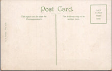 Load image into Gallery viewer, Middlesex Postcard - Hampton Court Palace, West Front Gateway   SW17020
