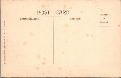 Middlesex Postcard - Hampton Court Palace, Centre Walk SW17054