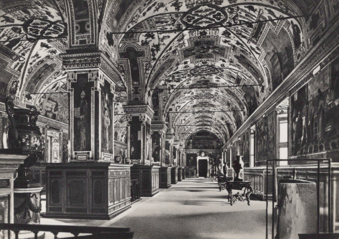 Vatican City Postcard - Library, Sixtine V's Hall  SW19026