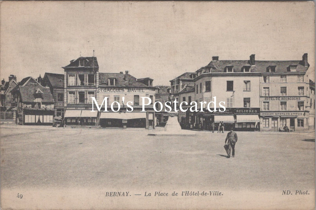 France Postcard - Bernay, La Place De l'Hotel-De-Ville  SX327
