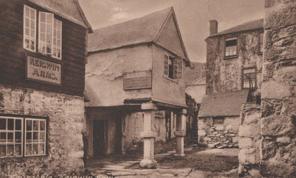 Cornwall Postcard - Mousehole, Keigwin Arms   VT547