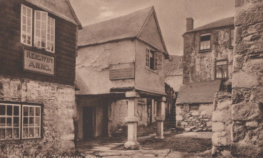 Cornwall Postcard - Mousehole, Keigwin Arms   VT547