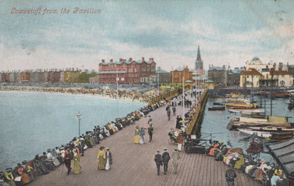 Suffolk Postcard - Lowestoft From The Pavilion  VT625