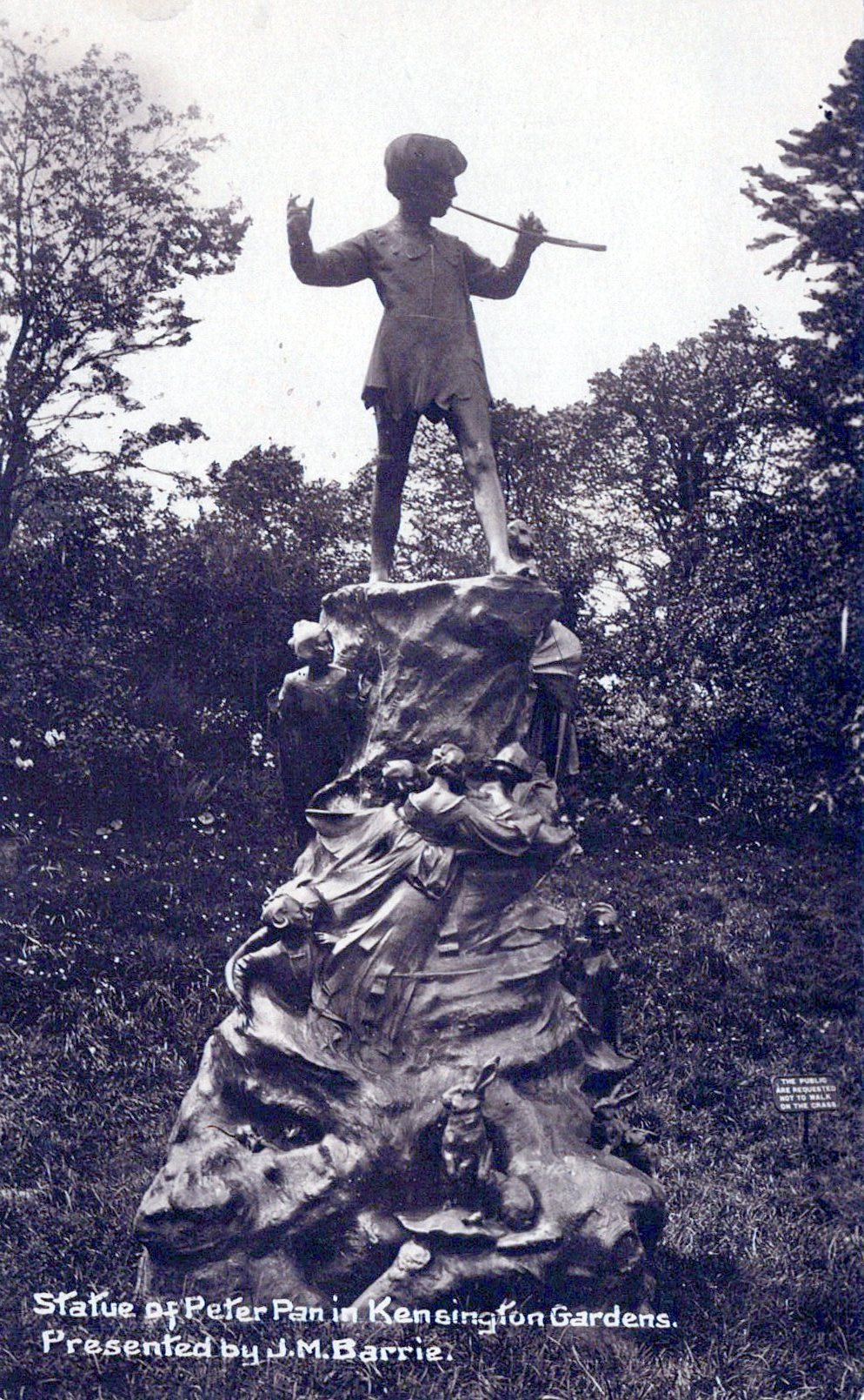 London Postcard - Statue of Peter Pan, Kensington Gardens  SW18365