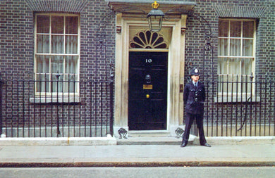 London Postcard - Policeman Outside 10 Downing Street   SW18370