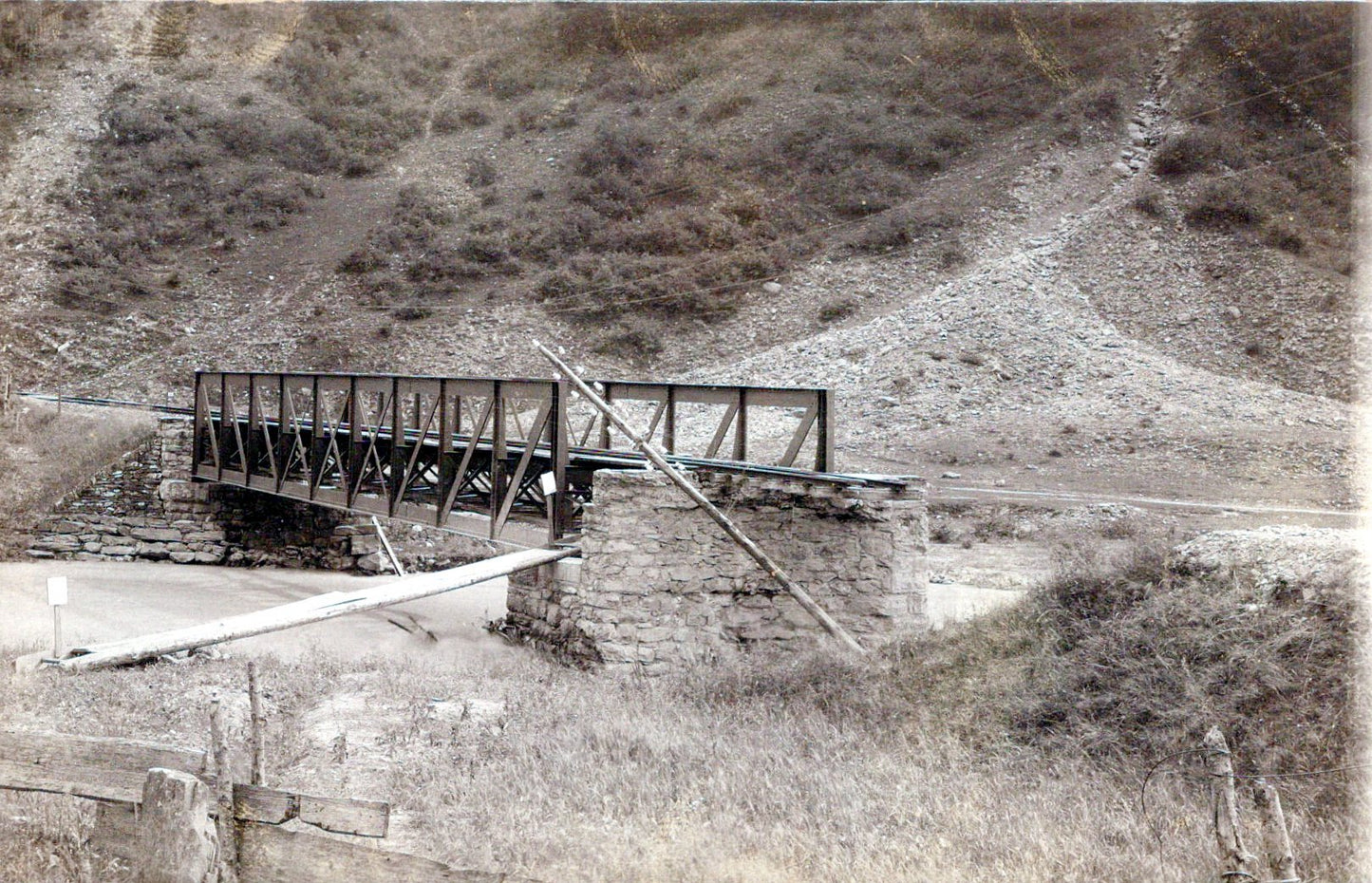 Unknown Location Postcard - River and Eisen???? Bridge  SW18380