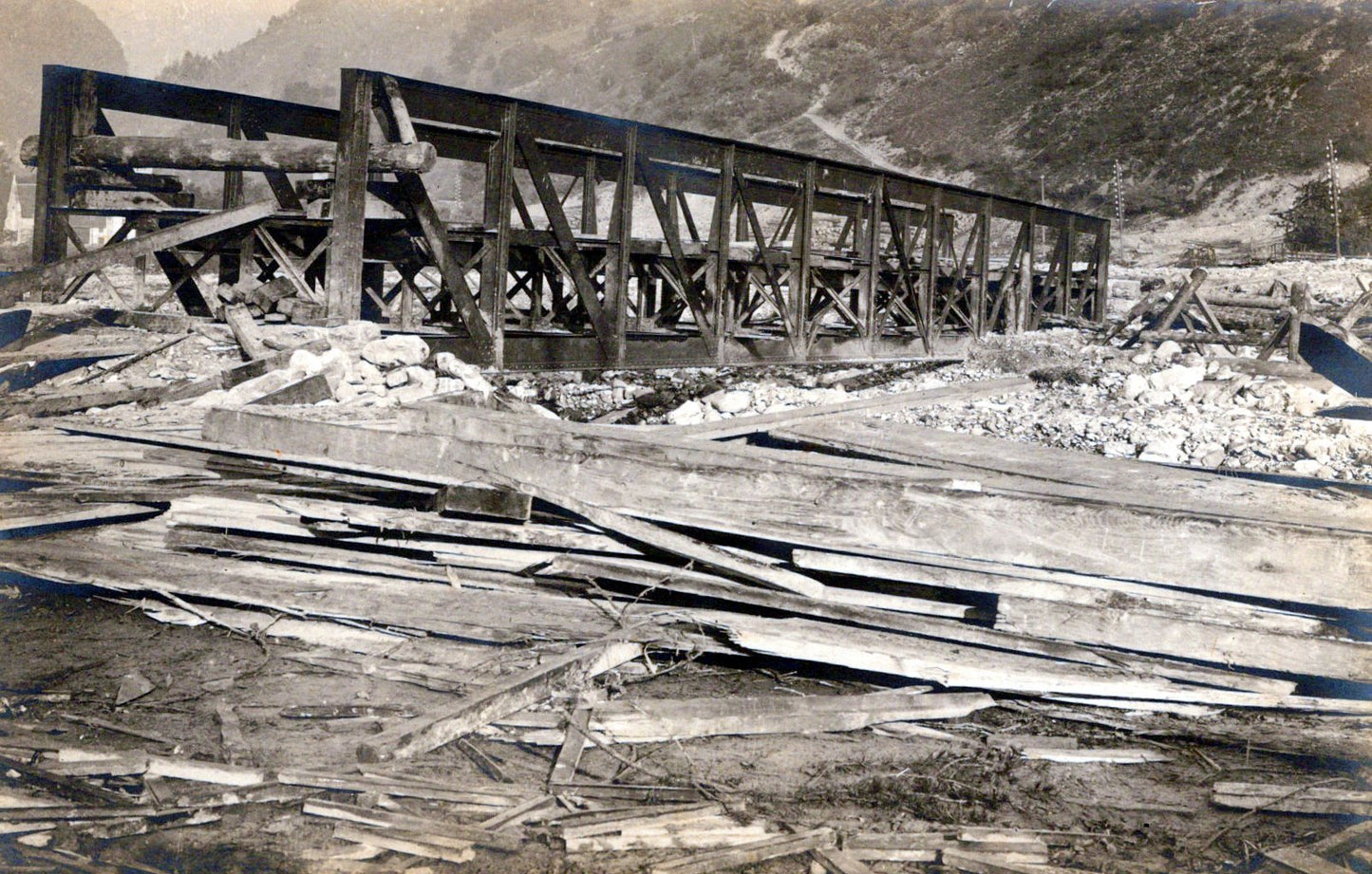 Unknown Location Postcard - A Bridge, Mountain or Valley Region  SW18381