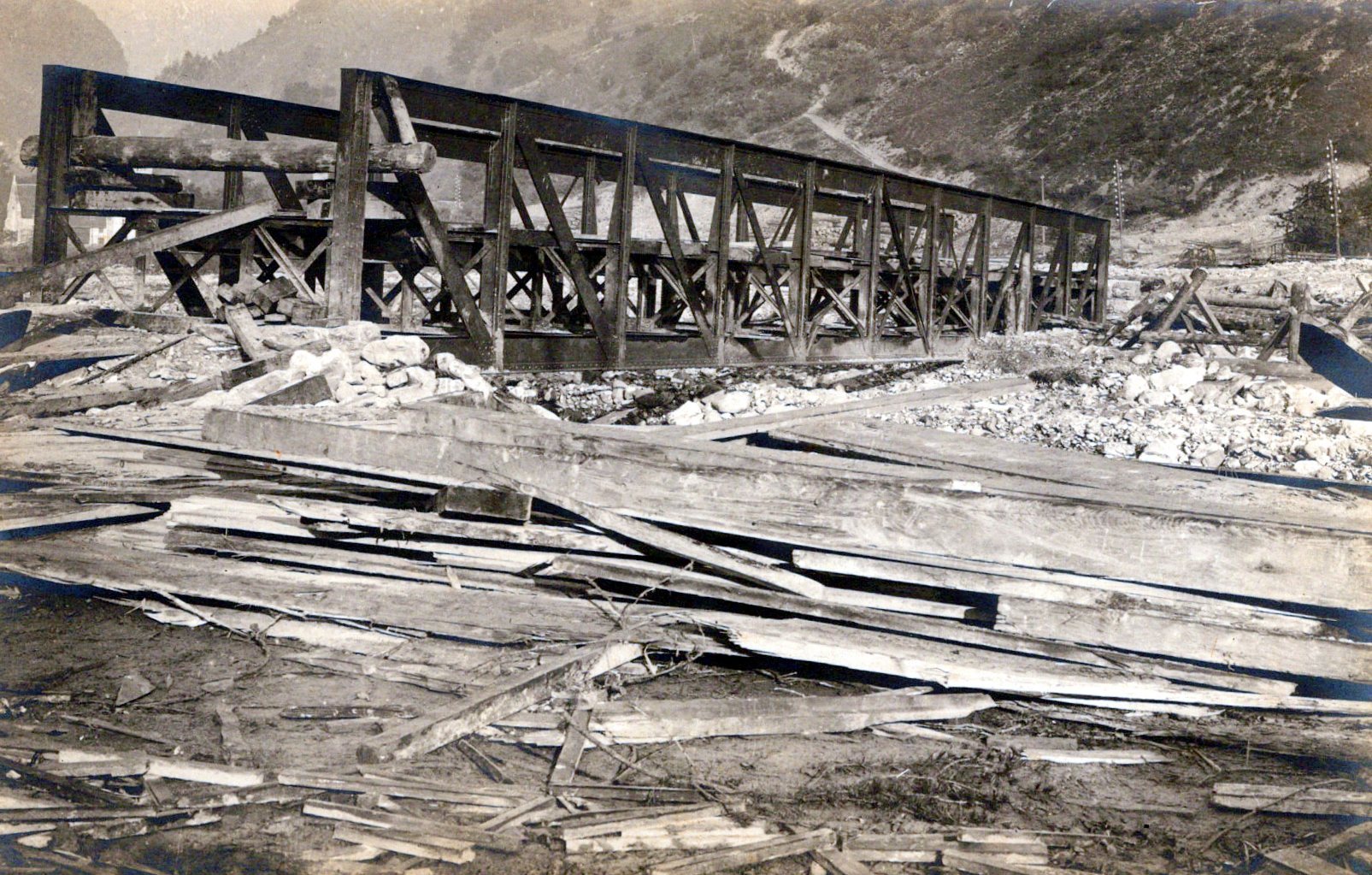 Unknown Location Postcard - A Bridge, Mountain or Valley Region  SW18381