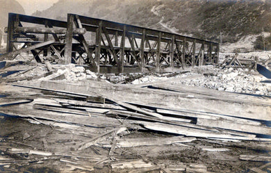 Unknown Location Postcard - A Bridge, Mountain or Valley Region  SW18381