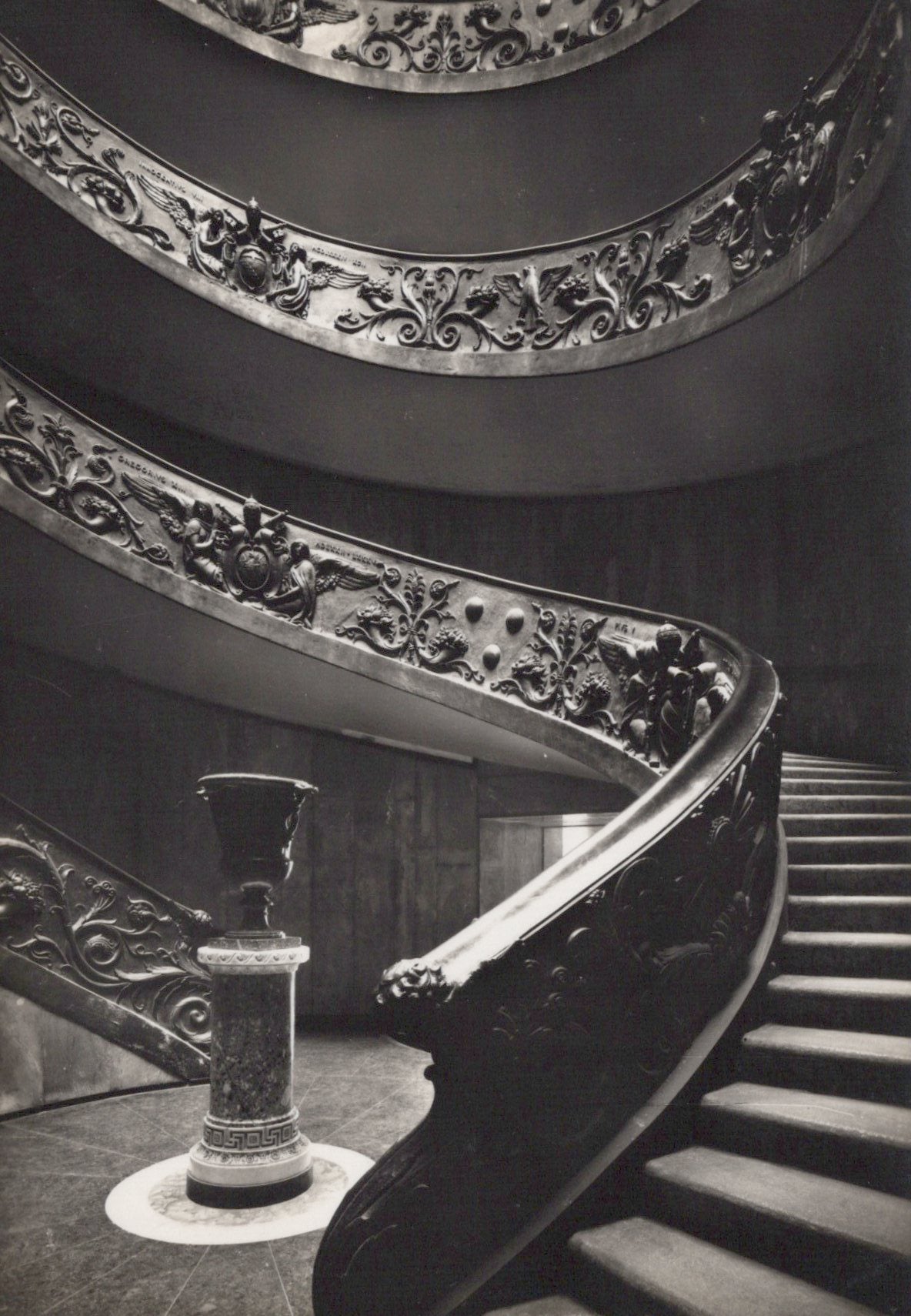 Spiral staircase with decorative balustrade in black and white