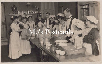 Social History Postcard - Group of Domestic Servants in The Kitchen SW19665