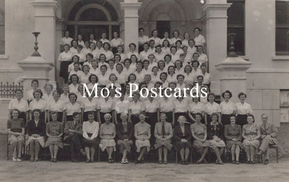 Black and white group photo of people in front of a building 