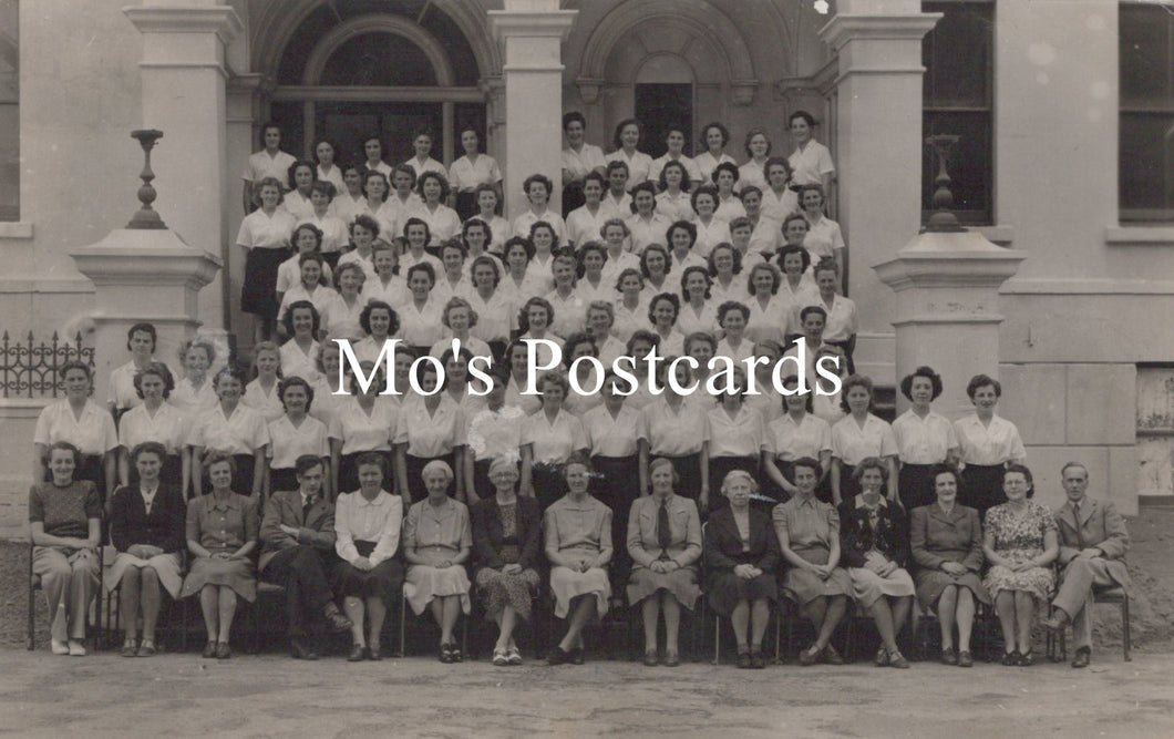 Black and white group photo of people in front of a building 