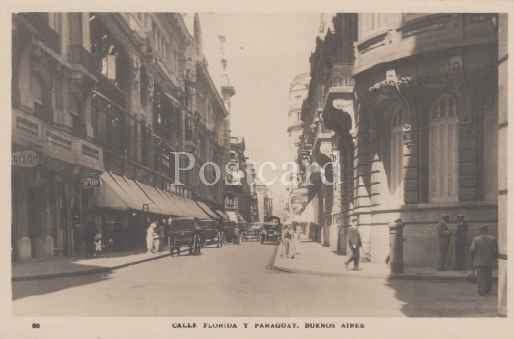 Vintage black and white postcard of a street scene in Buenos Aires with people and vehicles.