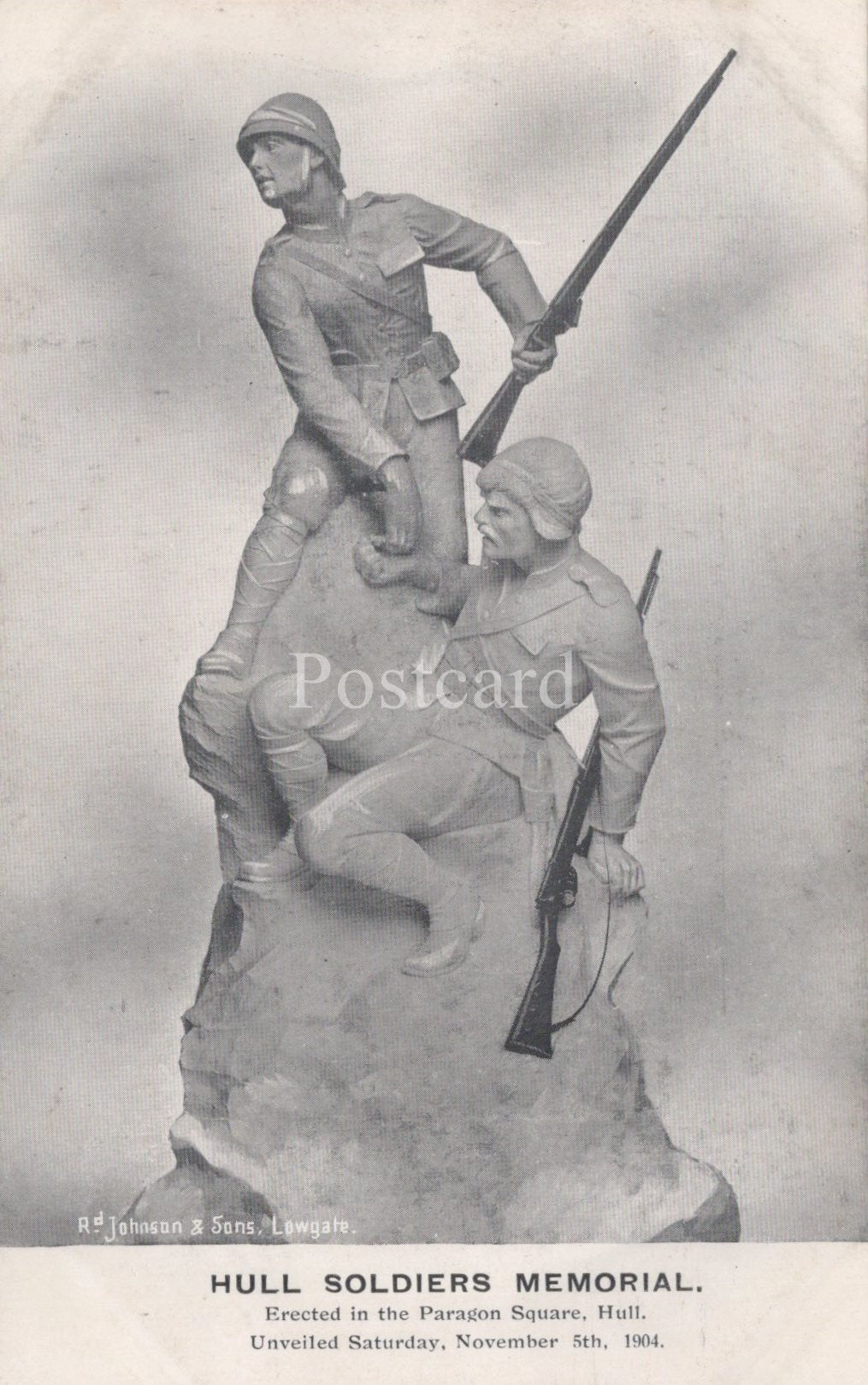 Statue of two soldiers with rifles on a postcard labeled 'Hull Soldiers Memorial'.