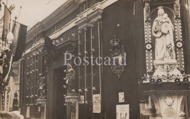 Vintage black and white postcard of a decorative interior with statues and architectural details.