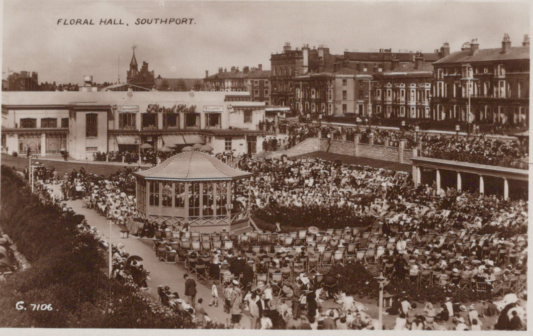 Lancashire Postcard - Southport Floral Hall   SW18818