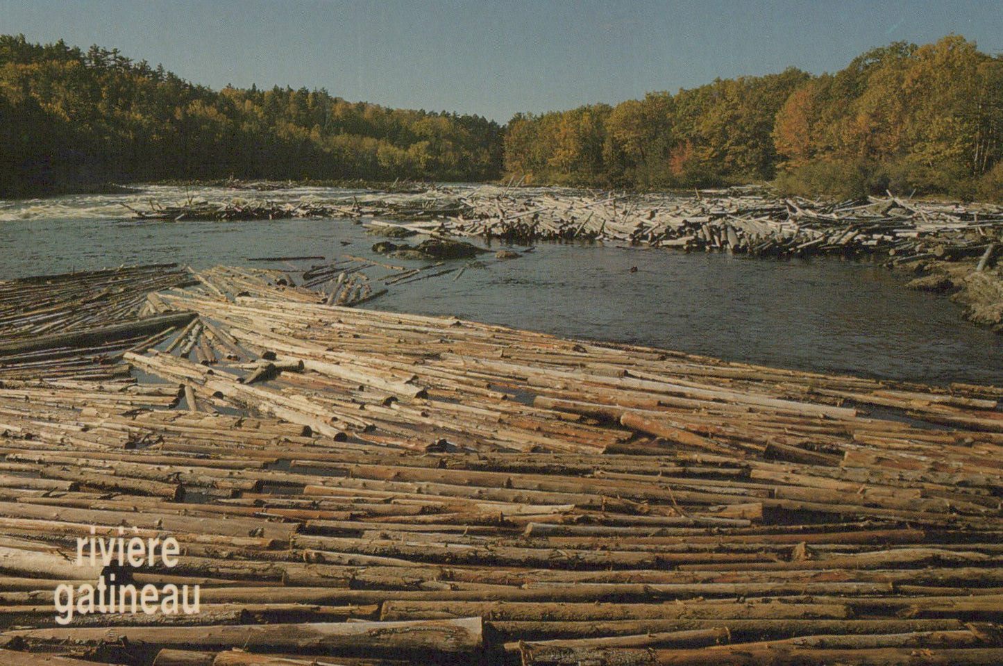 Canada Postcard - Drave Sur La Riviere Gatineau, Quebec SW19206