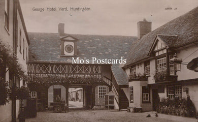 Huntingdonshire Postcard - George Hotel Yard, Huntingdon  SW19077