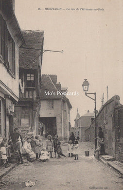 France Postcard - Honfleur, La Rue De L'Homme-en-Bois   SW19097
