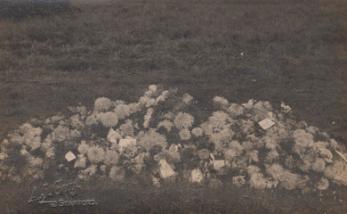 Burial Postcard - Flowers on an Unknown Grave   VT115