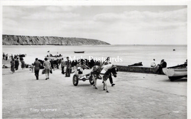 Yorkshire Postcard - Filey Seafront   SW18280