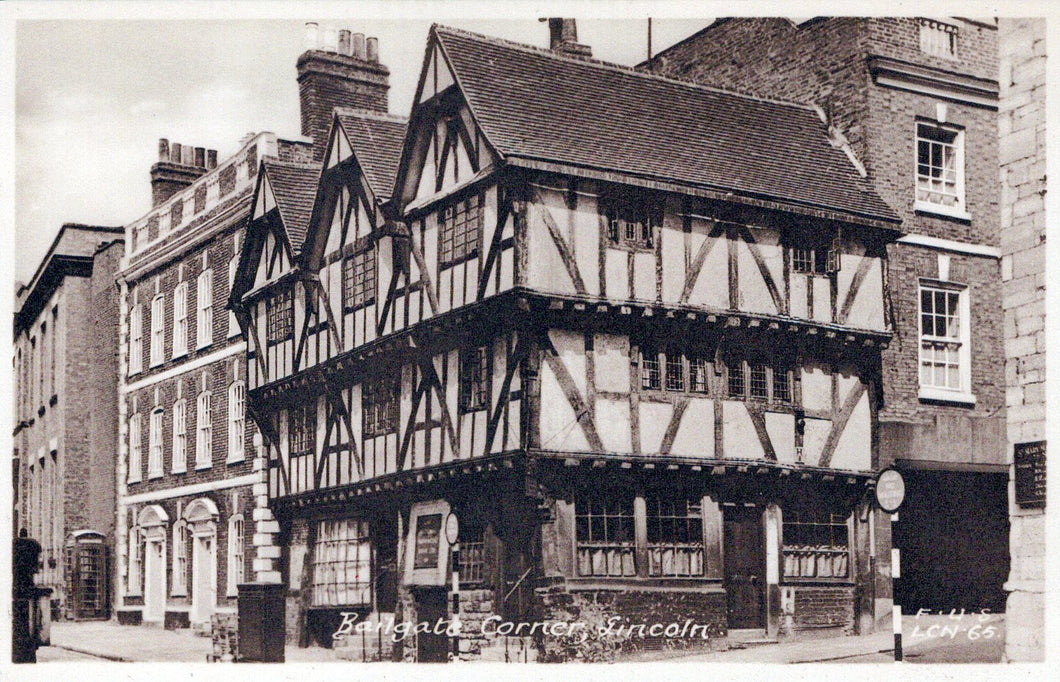 Lincolnshire Postcard - Lincoln, Bailgate Corner  SW18453