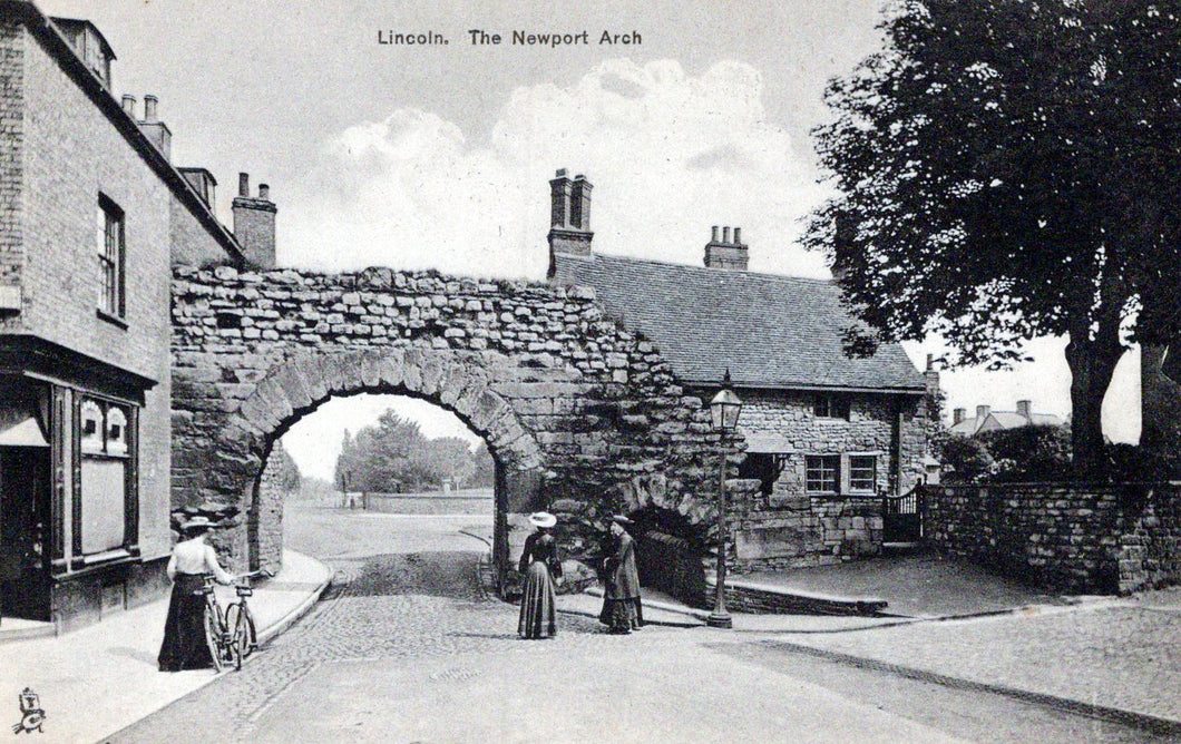 Lincolnshire Postcard - Lincoln, The Newport Arch   SW18454
