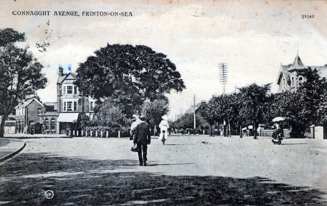 Essex Postcard - Connaught Avenue, Frinton-On-Sea   SW18411