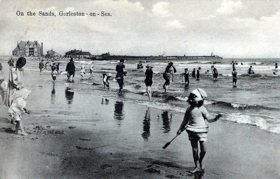 Norfolk Postcard - On The Sands, Gorleston-On-Sea  SW18416