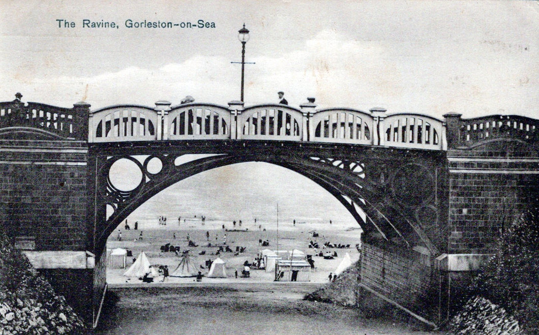 Norfolk Postcard - Gorleston-on-Sea, The Ravine   SW18489