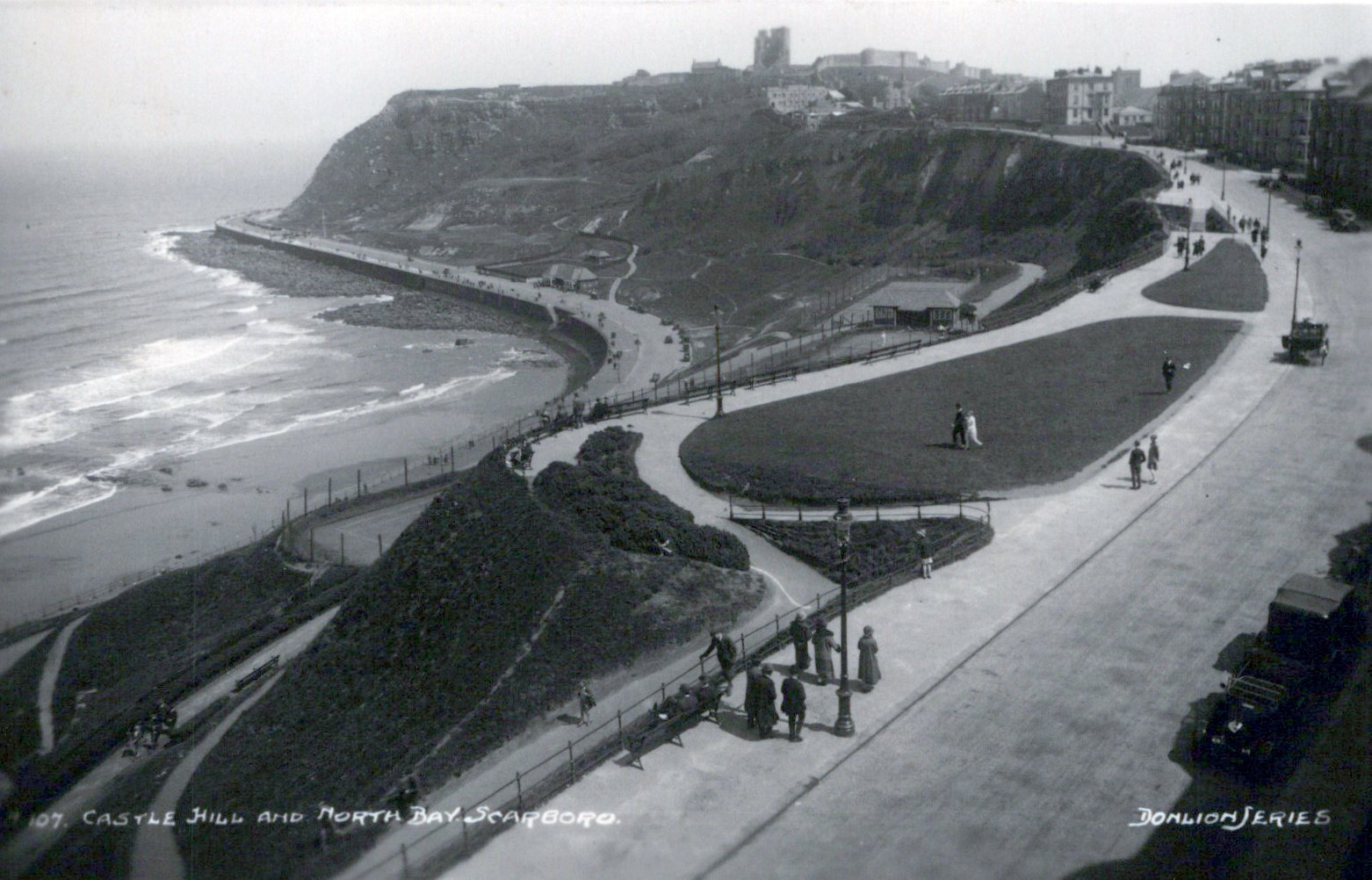 Yorkshire Postcard - Scarborough, Castle Hill and North Bay  SW18496
