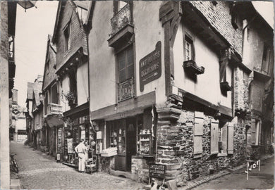 France Postcard - Vitre, Rues Beaudrairie et St-Louis   SW17052