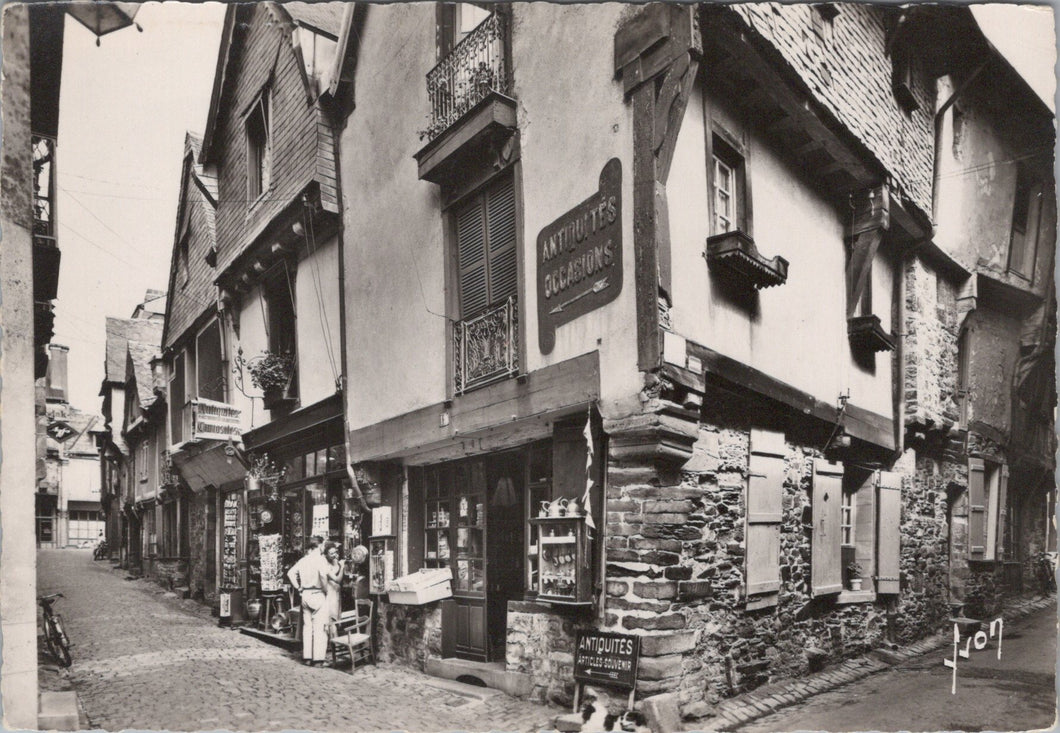 France Postcard - Vitre, Rues Beaudrairie et St-Louis   SW17052