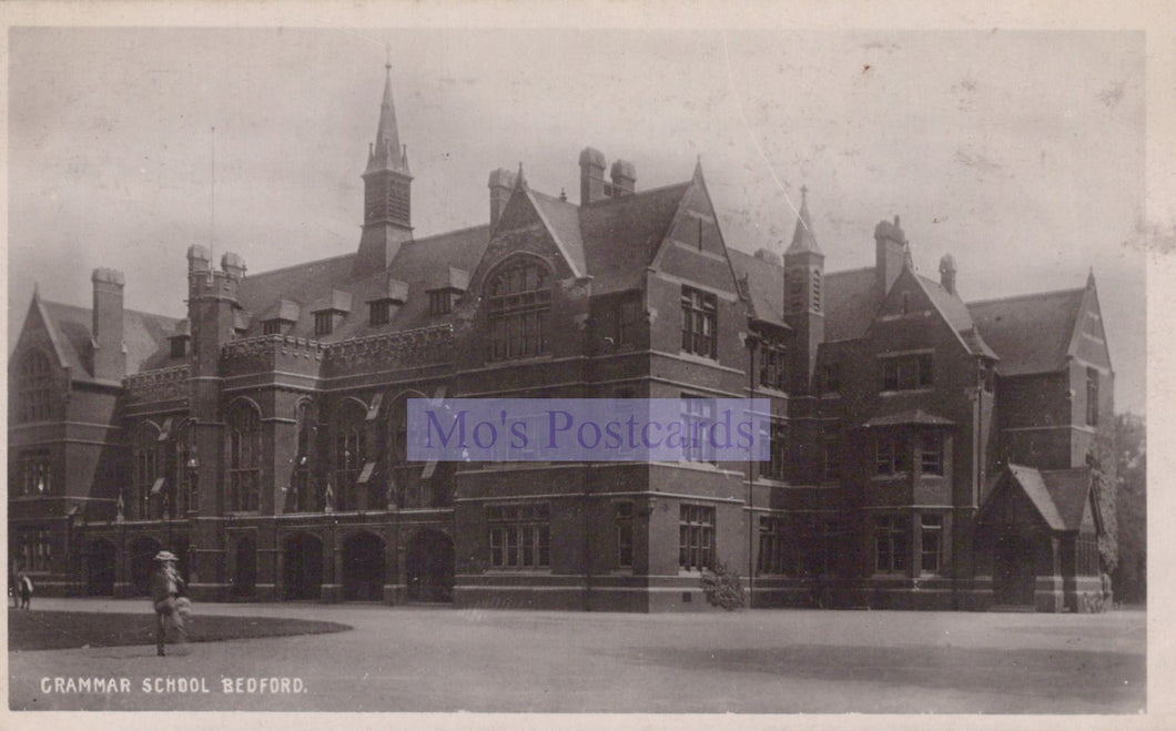 Bedfordshire Postcard - Grammar School, Bedford   SW20224