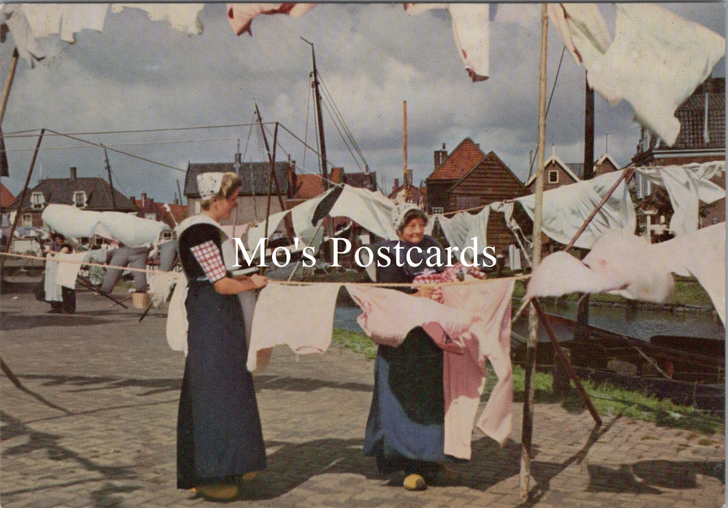 Netherlands Postcard - Spakenburg, A Sunny Washing Day   SX283