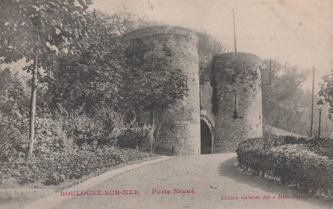 Vintage postcard of a stone gate or tower in Boulogne-sur-Mer, France.